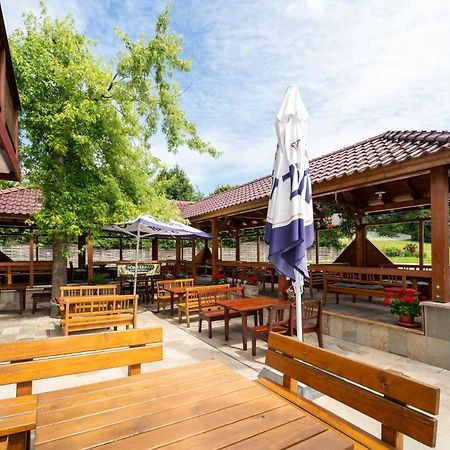 Gasthaus Hotel Beim Erich Oberhofen am Irrsee エクステリア 写真