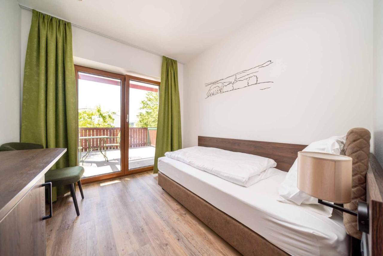 Gasthaus Hotel Beim Erich Oberhofen am Irrsee エクステリア 写真