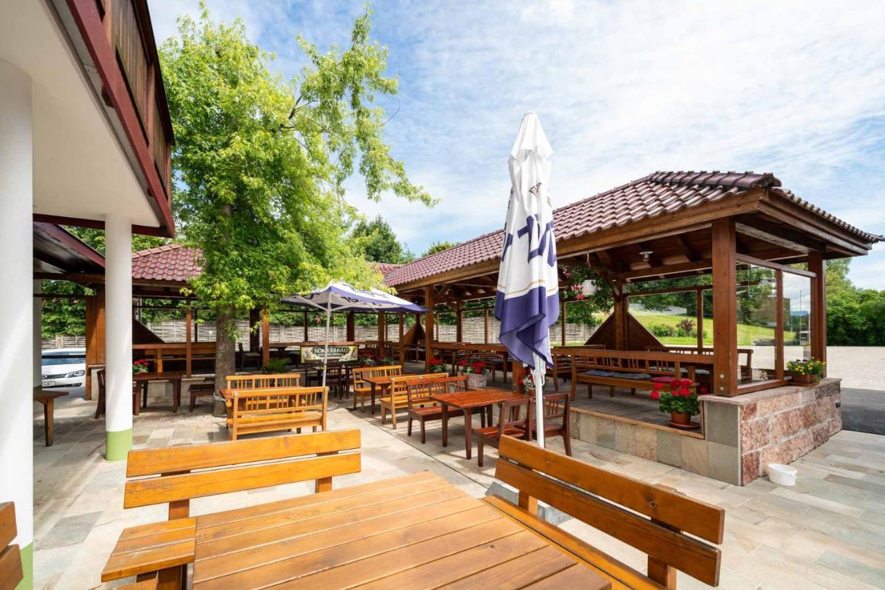 Gasthaus Hotel Beim Erich Oberhofen am Irrsee エクステリア 写真