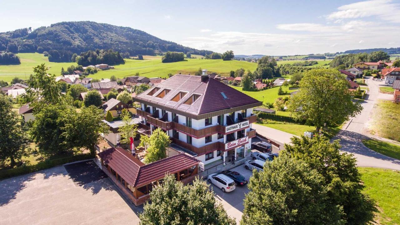 Gasthaus Hotel Beim Erich Oberhofen am Irrsee エクステリア 写真