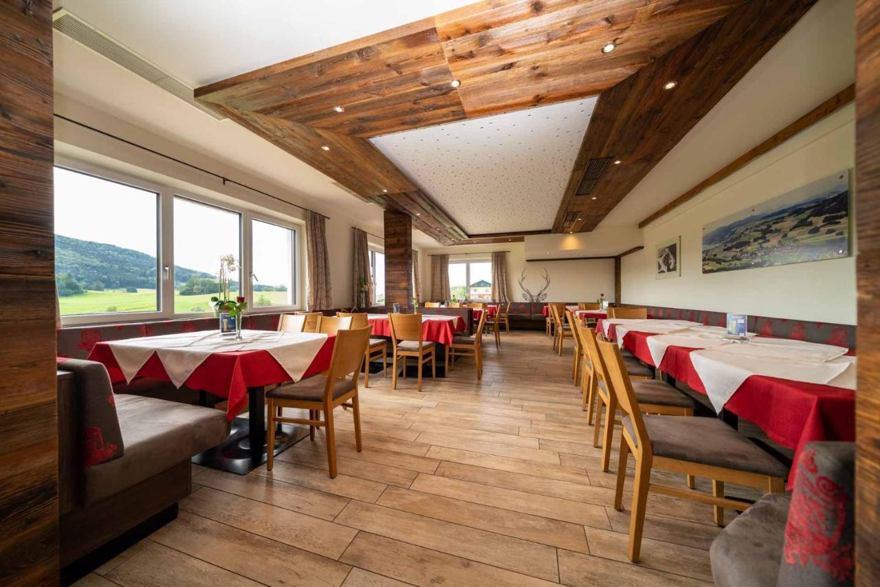 Gasthaus Hotel Beim Erich Oberhofen am Irrsee エクステリア 写真